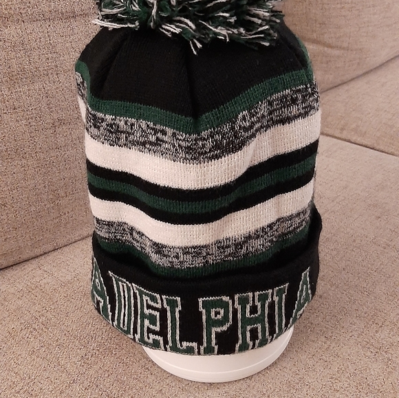 PHILADELPHIA WINTER HAT .ONE SIZE FITS ALL. - Picture 3 of 3